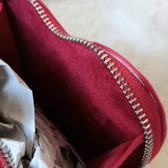 Steve Madden Chevy Red Crossbody Eyelet Chain Heart Handbag Purse Valentines Day - Picture 7 of 14